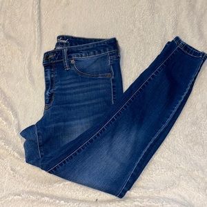 Dark wash mid rise universal thread jegging